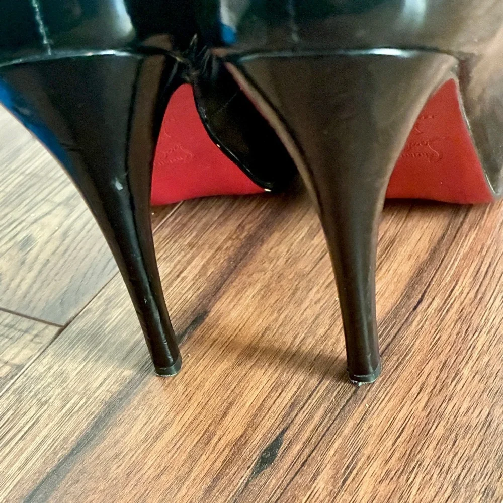 EUC AUTHENTIC Christian Louboutin
Very privé patent leather peep toe heels - Picture 5 of 10